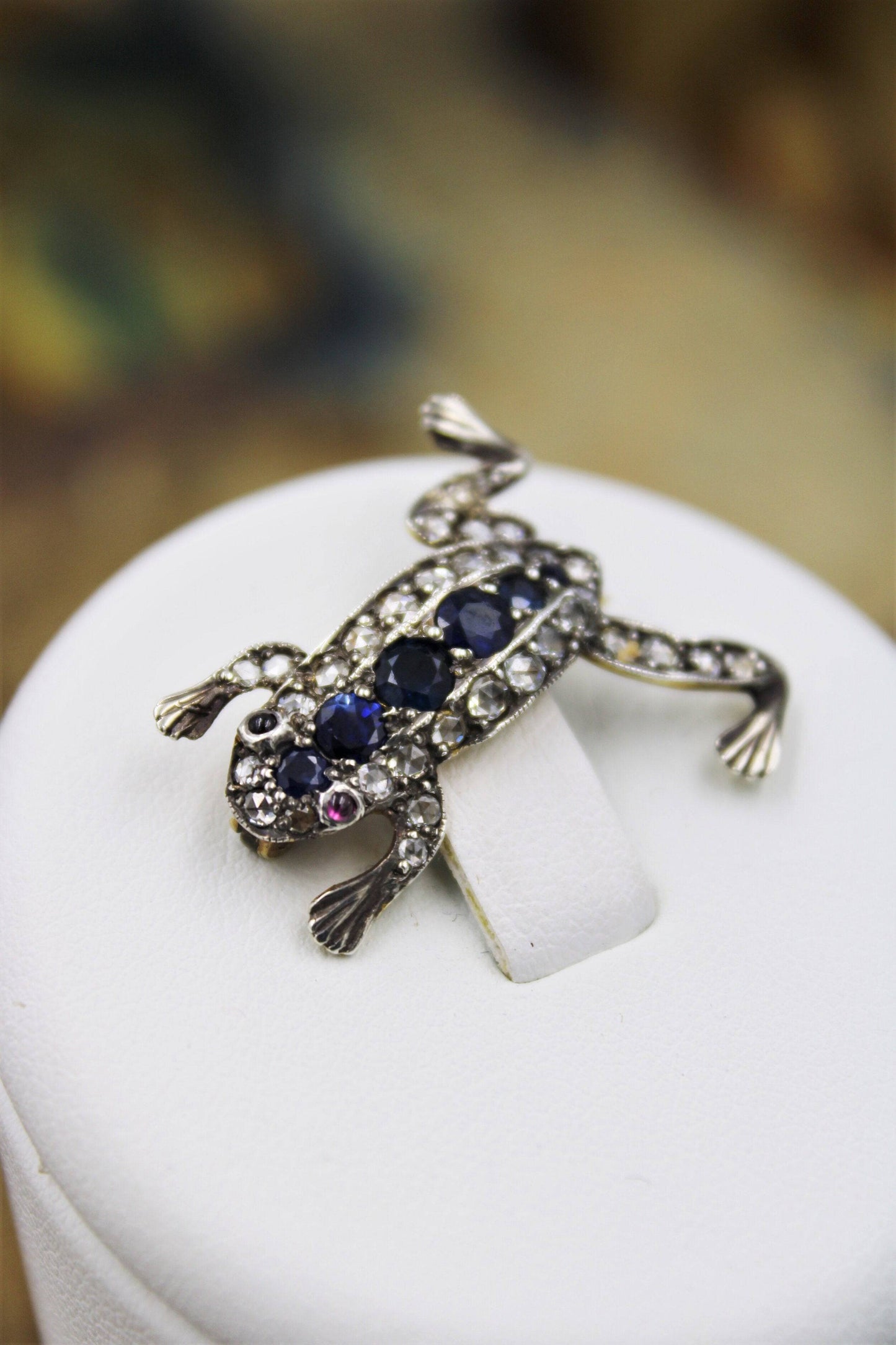 An exquisite Jumping Frog Brooch set with Diamonds and Sapphires in High Carat Yellow Gold & Platinum, Circa 1910 - Robin Haydock Antiques