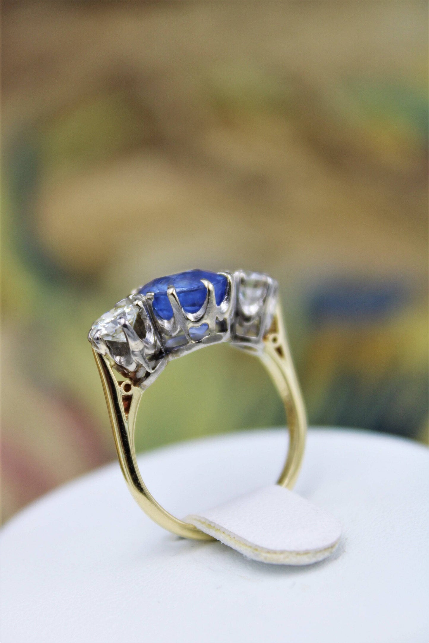 A fine Sapphire & Diamond Three Stone Ring mounted in 18 Carat Yellow Gold & Platinum (stamped), Circa 1960 - Robin Haydock Antiques