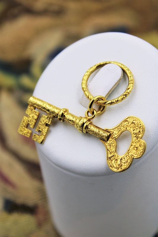 An extremely finely worked 9 Carat (tested) Yellow Gold Key Pendant, Circa 1905 - Robin Haydock Antiques